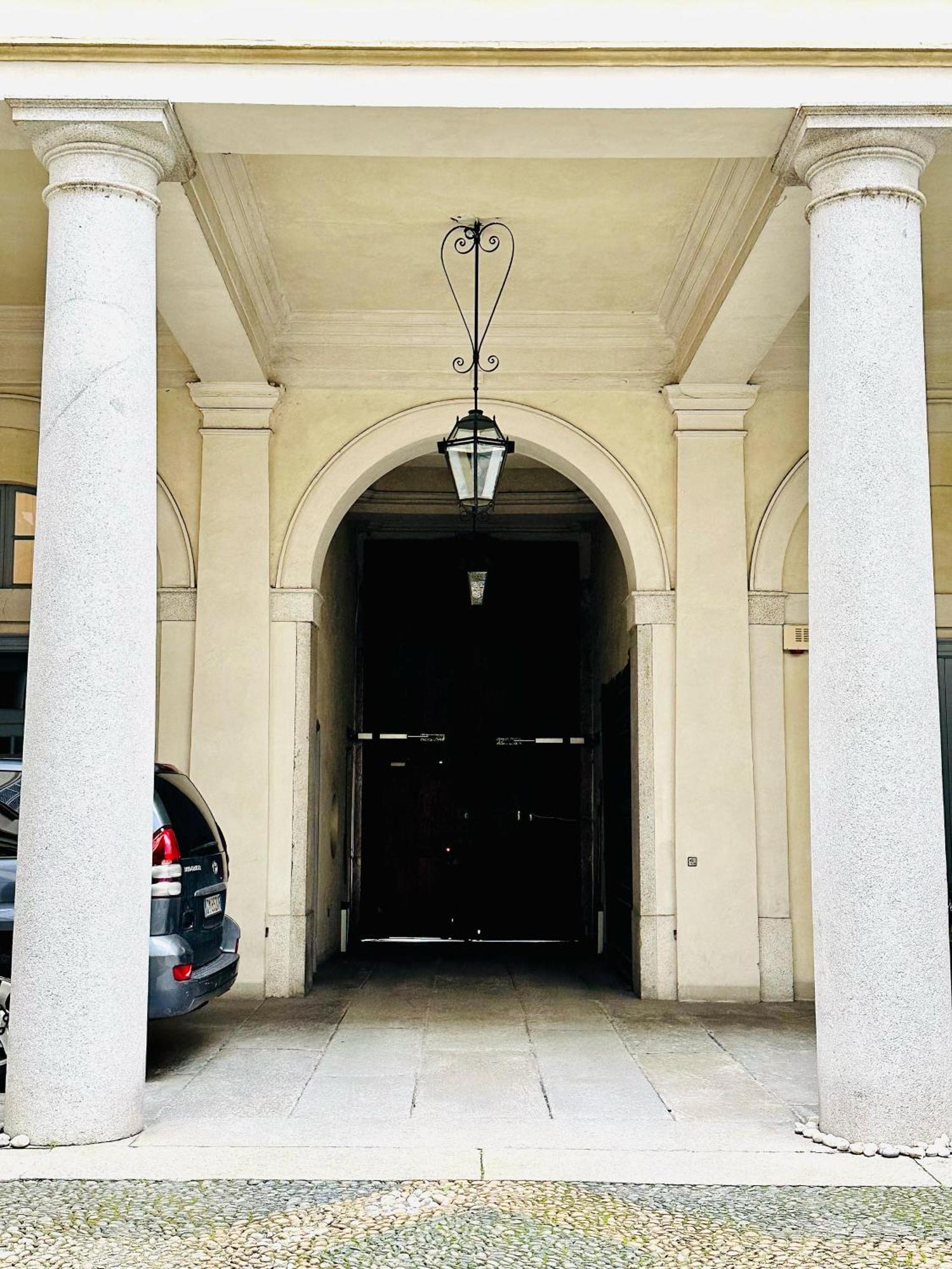 Nerino House, Elegante E Tranquillo Appartamento A 5 Minuti Dal Duomo Milano Eksteriør billede